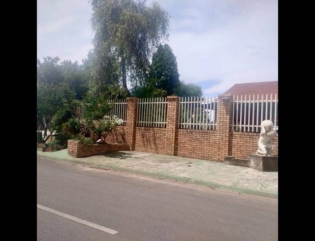 4 BEDROOM HOUSE FOR SALE IN VAN DYK PARK